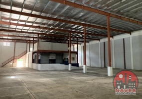 Nave industrial en venta, nave en Autopista Duarte, bodega industrial Santo Domingo, venta de naves industriales, almacén en venta, nave 1600 m², inversión industrial, propiedad industrial República Dominicana, nave con amplio parqueo, acceso Metro Santo Domingo, cercanía Puerto Haina, cercanía Puerto Caucedo, espacio para rastras, nave lista para mudarse